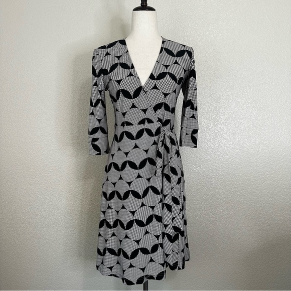 Diane Von Furstenberg 100% Silk Jersey Black White Geometric Wrap Dress, Size 2 - Picture 1 of 11